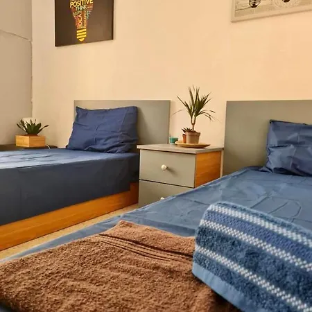Landhuis Room 2 Private Room With Balcony, En-Suite & Wifi Sliema